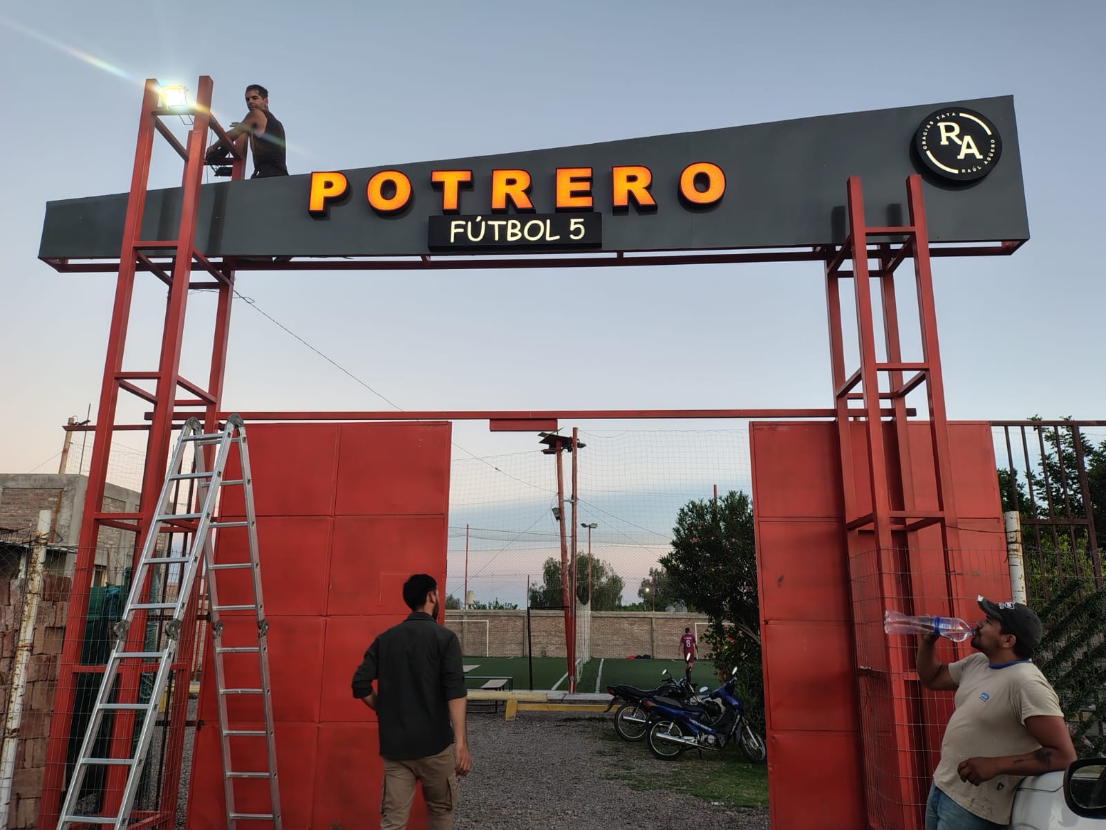Cartel publicitario instalado por GyC Gráfica en San Juan